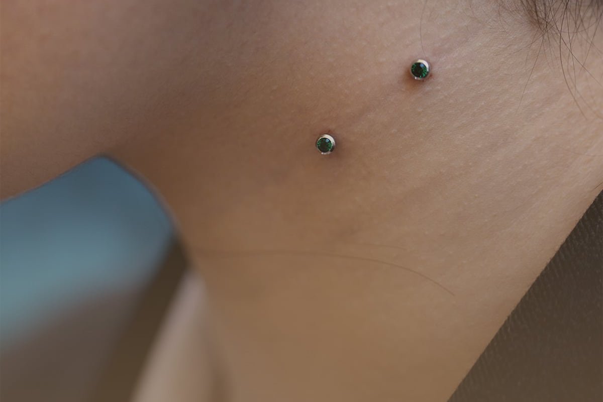 Пірсинг шиї