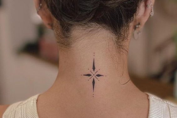 Тату на шиї для жінок