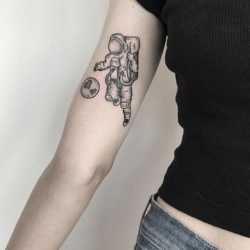 Тату-эскиз астронавта