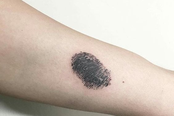 Татуювання у вигляді відбитка пальця, руки або ноги