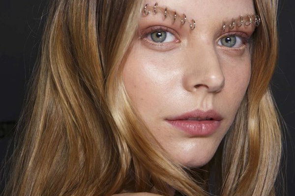 Пірсинг брови