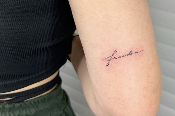 тату в стиле файн лайн