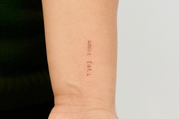 татуювання "Amor Fati"