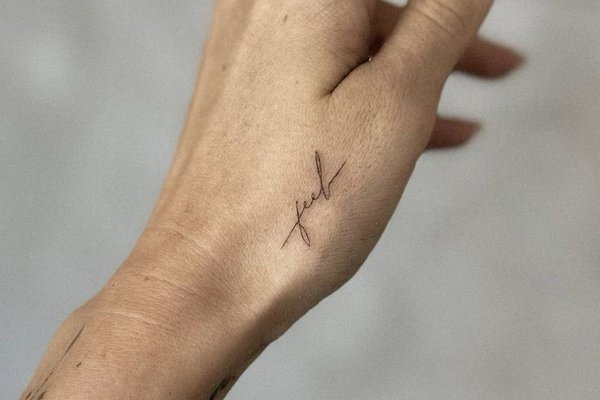 тату в стиле файн лайн