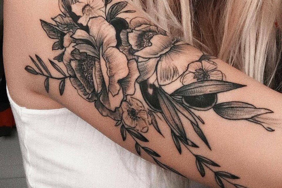 Чорно-біла або кольорова? вибираємо своє татуювання