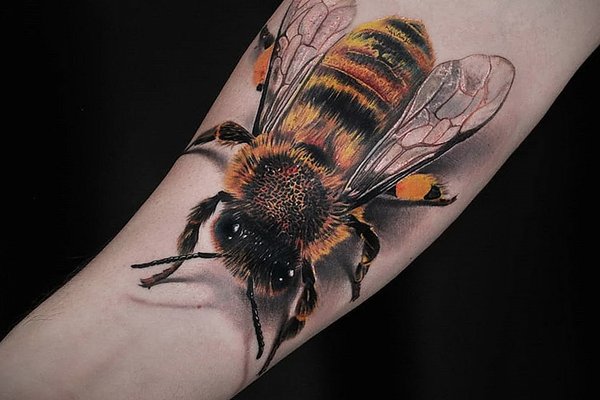 Тату с пчелой