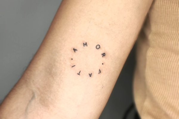 татуювання "Amor Fati"