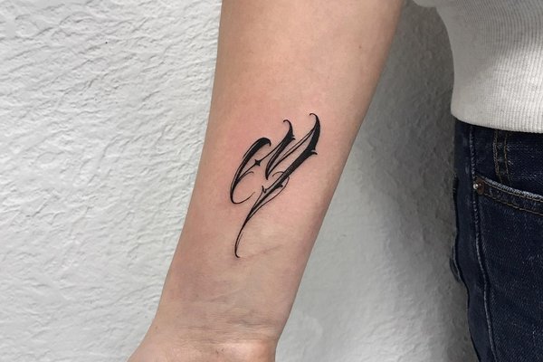 Тату с буквами