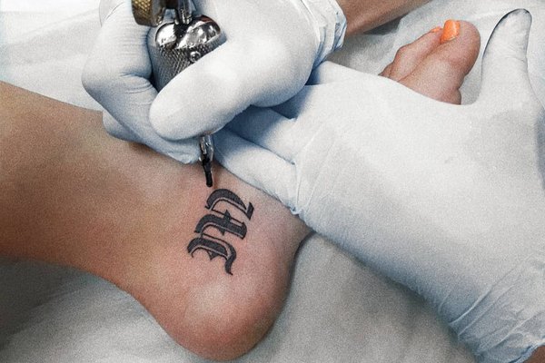 Тату с буквами