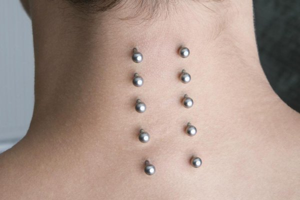 Пірсинг шиї