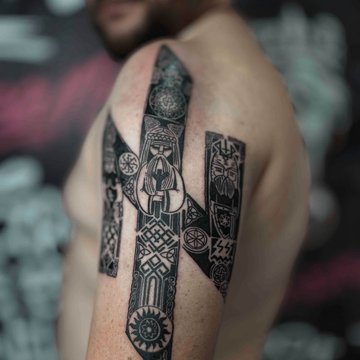 тату на плечі чоловічі