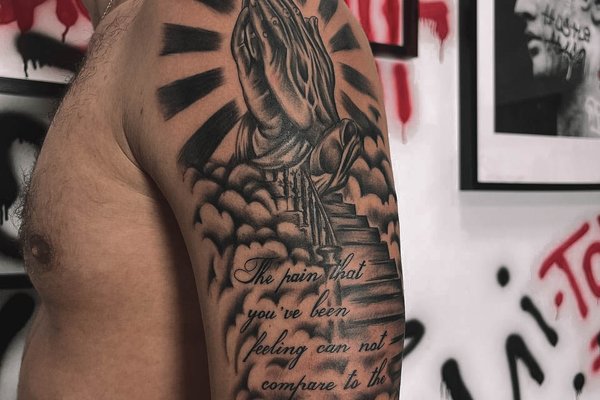 тату на плече мужские