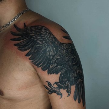 тату на плече мужские