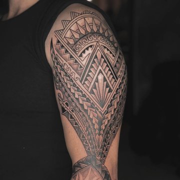 тату на плечі чоловічі