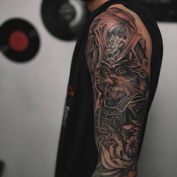 тату на плечі чоловічі