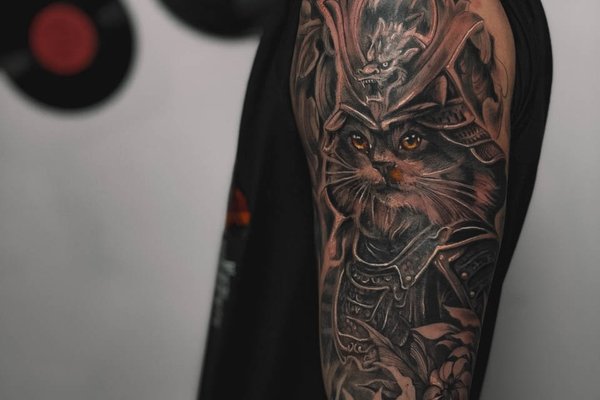 тату на плече мужские