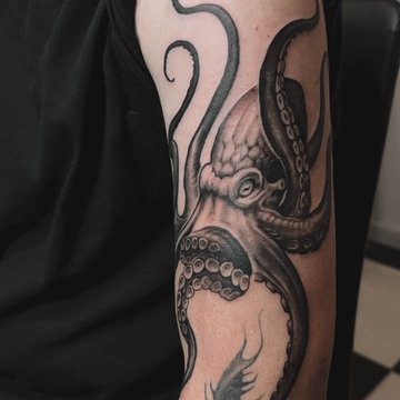 тату на плечі чоловічі