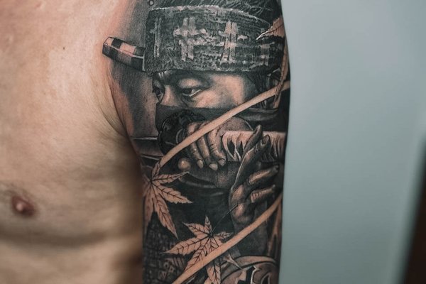 тату на плечі чоловічі