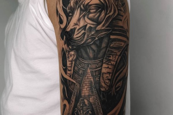 тату на плече мужские