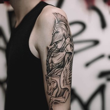 тату на плече мужские