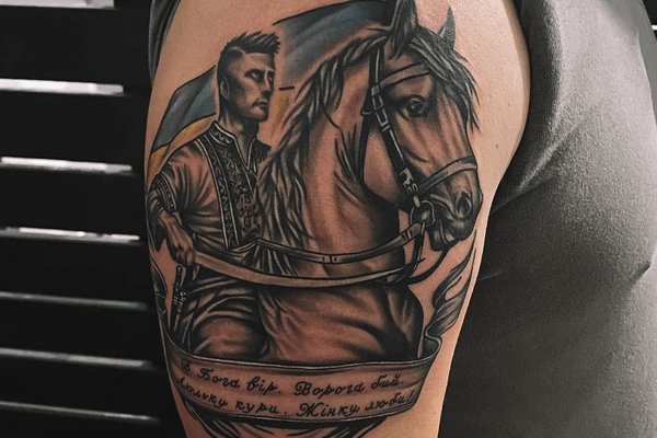 тату на плечі чоловічі