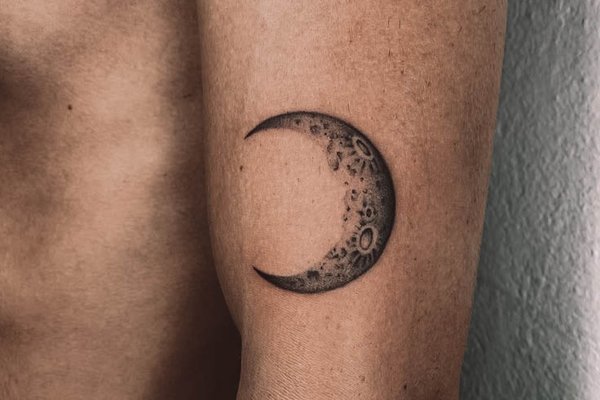 тату полумесяц значение эскиз