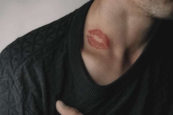 тату поцілунок значення ескіз