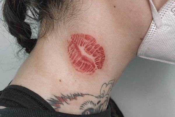 тату поцілунок значення ескіз