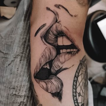 тату поцілунок значення ескіз