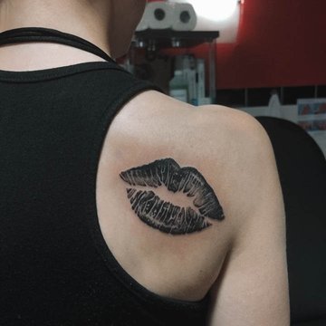 тату поцілунок значення ескіз