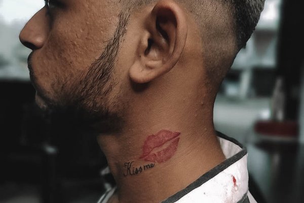 тату поцілунок значення ескіз