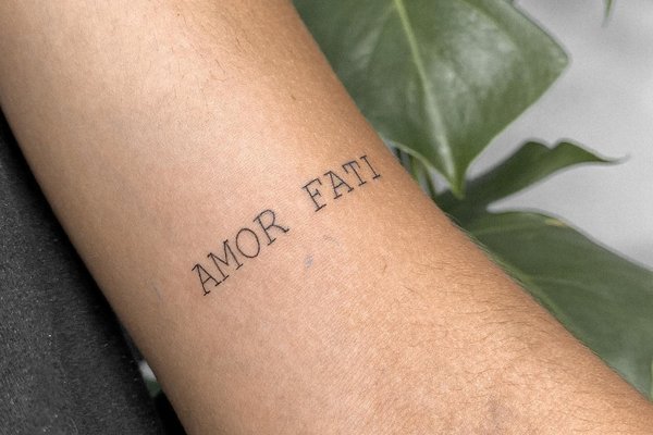 татуювання "Amor Fati"