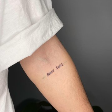 татуювання "Amor Fati"