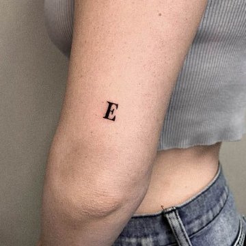 Тату с буквами