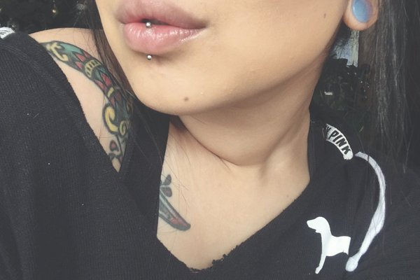 Пирсинг нижней губы