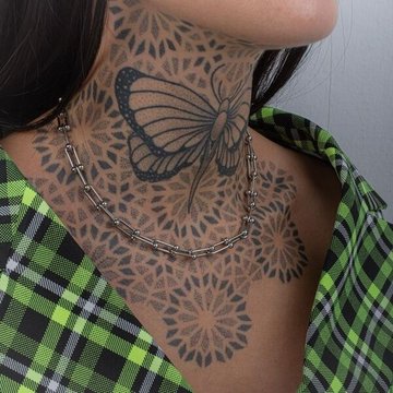 Тату на шиї для жінок