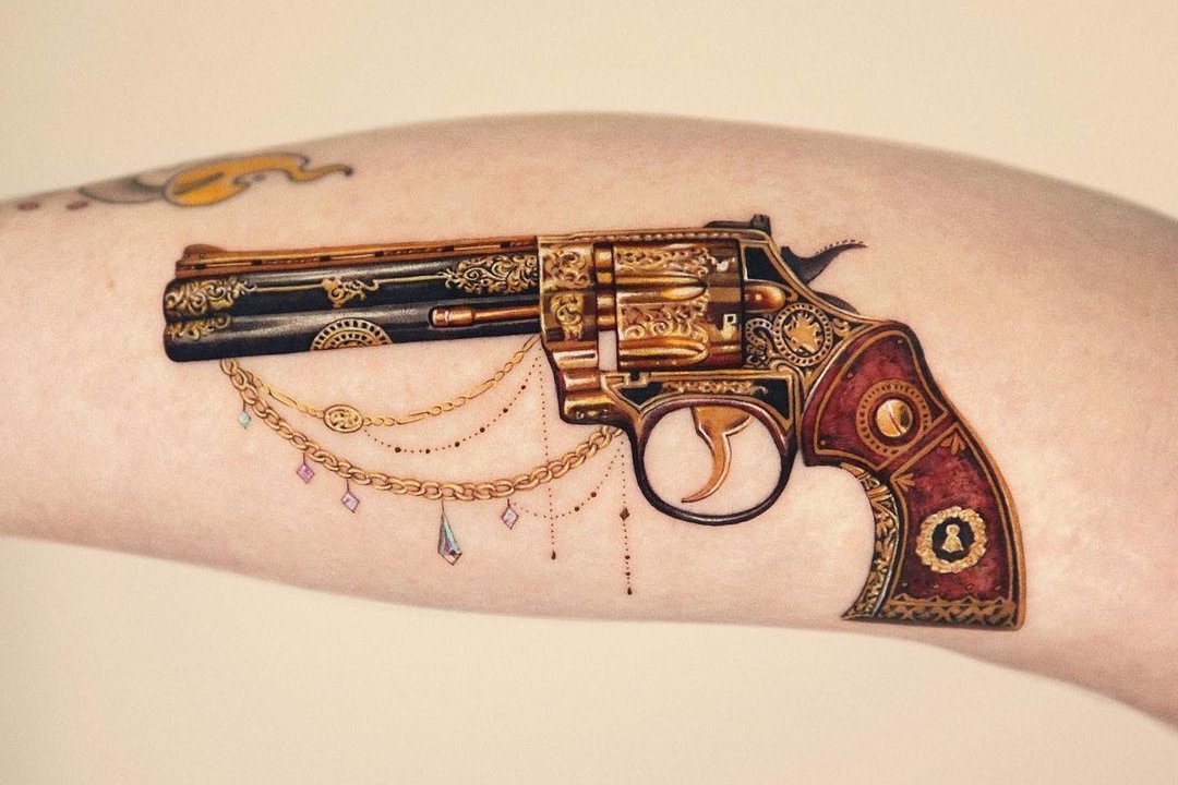 Тату ескізи "Револьвер"