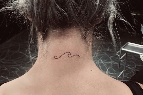 Тату на шиї для жінок
