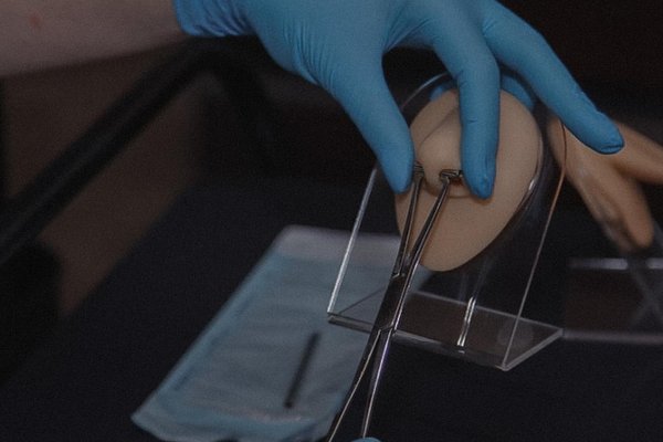 Навчання пірсингу в Борисполі