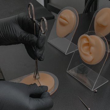 навчання пірсингу в Києві