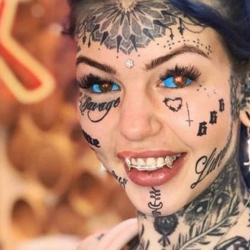 Тату на очному яблуці