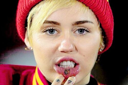 Тату с мемами