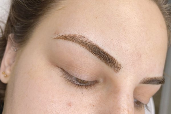 Волосковий татуаж брів