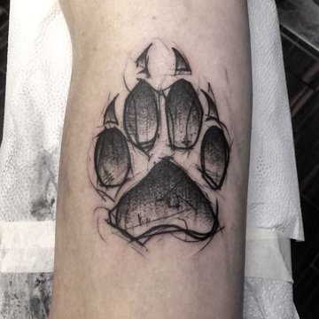 тату у вигляді відбитка лапи