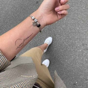 Тату на запястье