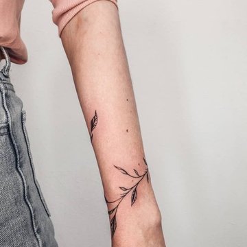 Тату на запястье