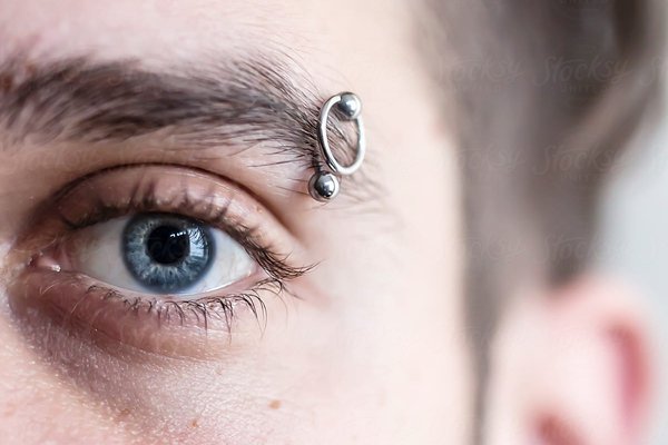 Пірсинг брови