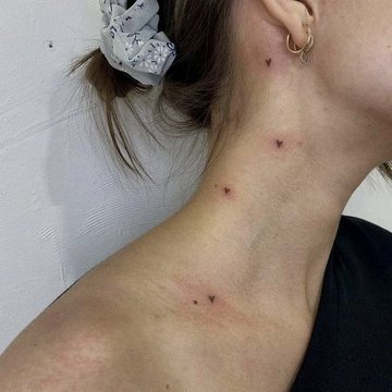 Тату на шиї для жінок