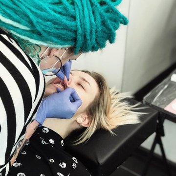 Обучение модификации тела в Киеве