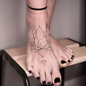 Тату на стопі та ступнях